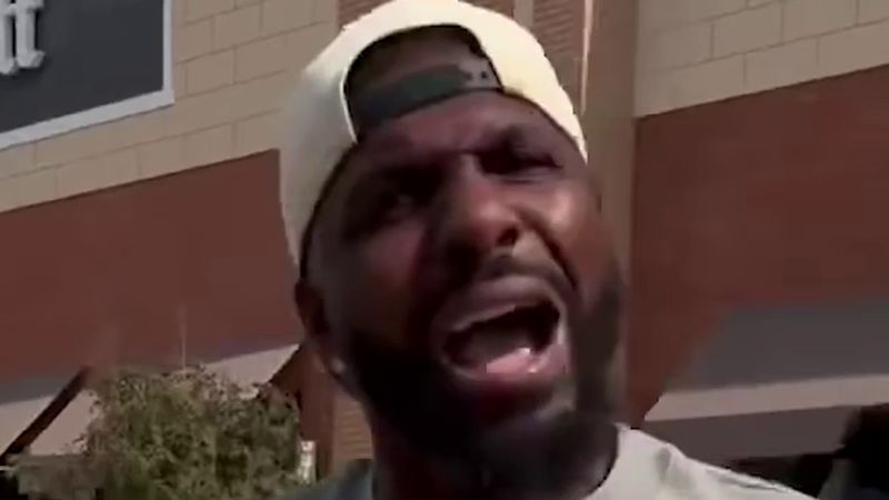 Eski NFL yıldızı Dez Bryant otoparkta 19 yaşındaki gencin telefonunu elinden düşürdü
