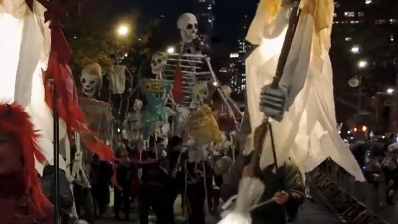 New York Cadılar Bayramı geçidi: Manhattan'da 6. Cadde 31 Ekim Cumartesi 19.00-23.00 kapalı