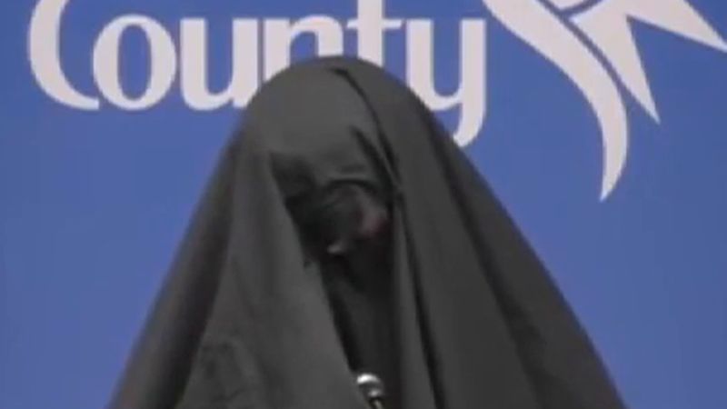 Florida'da cami tartışması: Meclis toplantısında burkalı biri dua gibi bir kayıt çaldı, dışarı çıkarıldı