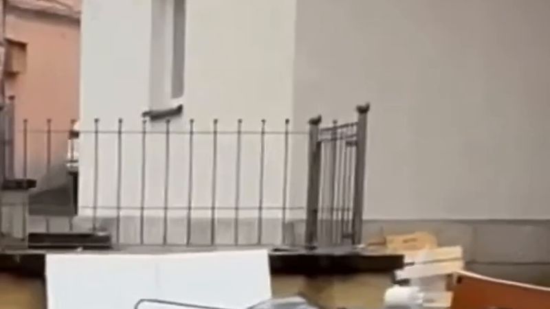 Kulmbach'ta sokak ortasında dev çöp dağı: masrafı halk ödeyecek