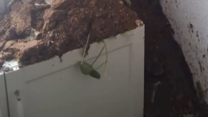 Sprockhövel'de 173 yıllık evin duvarında dev delik: 9 kişi tahliye edildi