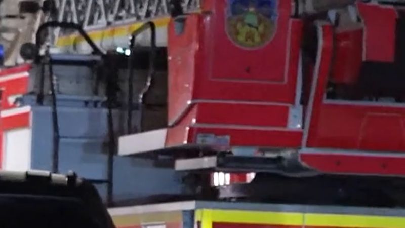 Hamburg'da itfaiyenin yolunu kapatan dokuz araç çekildi