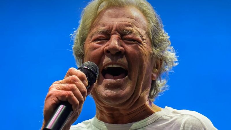 Deep Purple solisti Ian Gillan hastanede: Leipzig ve Hamburg konserleri iptal