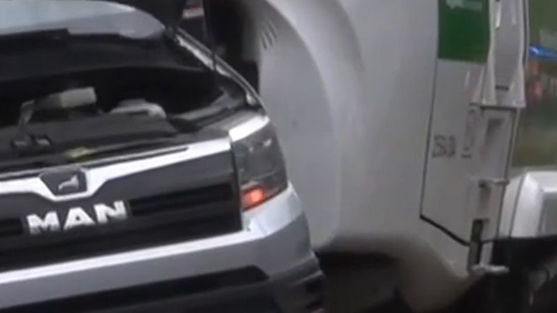 Fritzlar'da tren bariyersiz hemzemin geçitte kamyoneti biçti, sürücü ağır yaralı