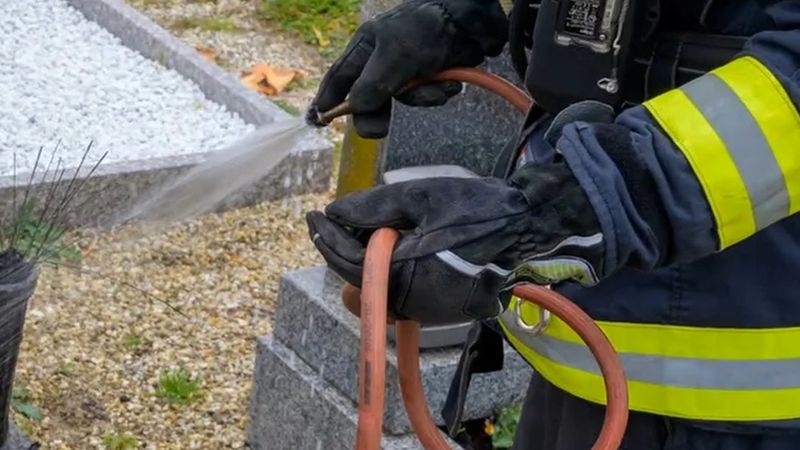 Linz'de Azizler Günü'nden bir gün önce mezarlıkta mezar alev aldı
