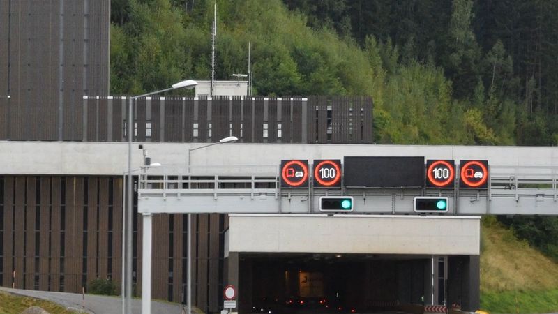 Ehliyetsiz sürücü A9 otoyolunda saatte 187 kilometreyle yakalandı