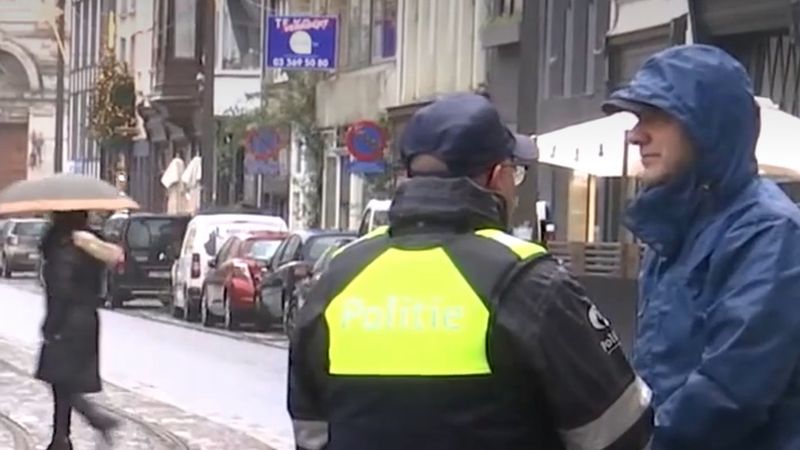 Gent polisi uyardı: kış saatiyle ışıksız bisiklete 64 euro ceza
