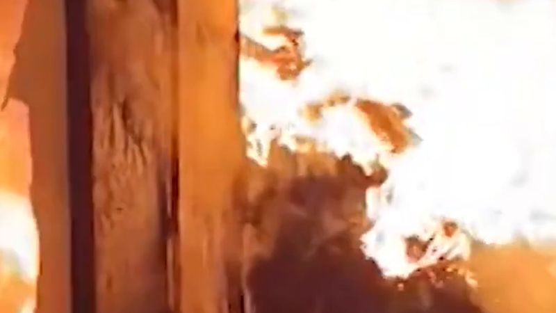 Belçika'da E40'ta yanan tır Gent yönünü 8 saatten fazla kapattı
