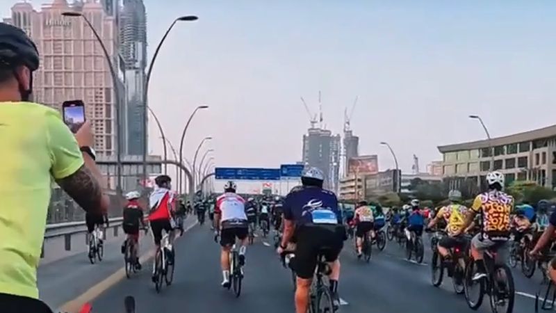 Dubai'de Şeyh Zayed Yolu 1 Kasım Pazar sabahı dev bir bisiklet pistine dönüşüyor