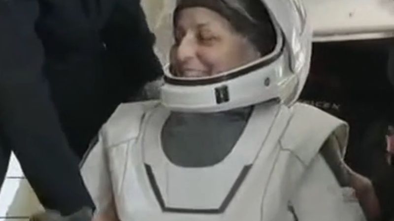 Uzay istasyonunda dokuz ay mahsur kalan astronot Sunita Williams Abu Dabi'de BAE'nin uzay hedeflerini övdü