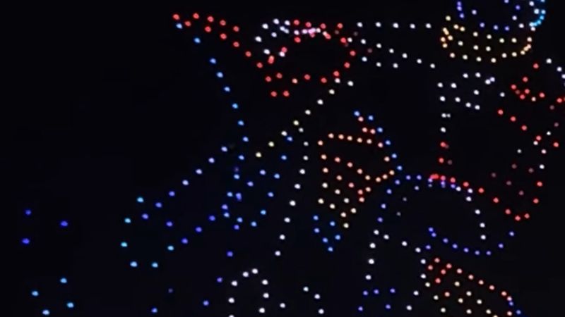 Dubai'deki Global Village, BAE Bayrak Günü'nde 700 dronla gösteri yapacak