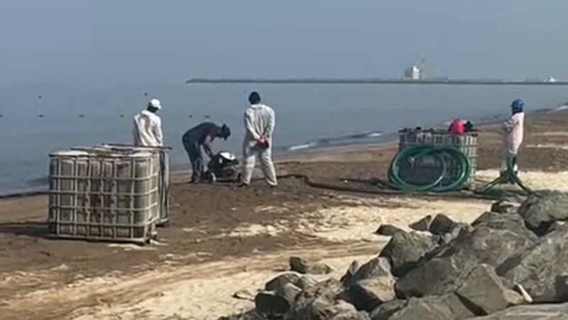 BAE'de petrol sızıntısı kaynağında durduruldu, kirlilik belirgin azaldı