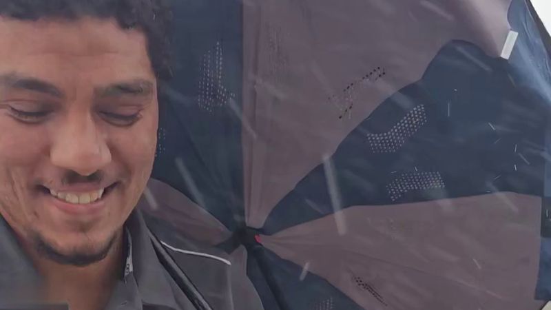 BAE'de Horfakkan yolunda dolu yağdı
