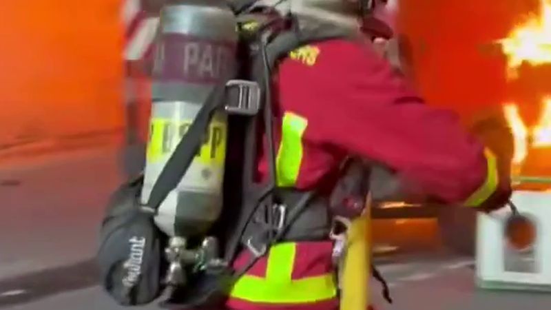 Paris'teki olaylar sırasında iki adam sokakta fenalaşıp öldü, savcılık soruşturma açtı