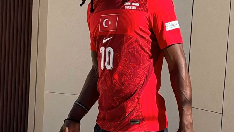 Fransız yıldız Camavinga, Arda Güler'in Türkiye formasıyla poz verdi