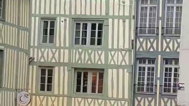 Rouen'da iki kız çocuğunun yanına gaz bombası atan polis belirlendi