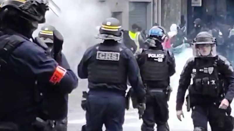 Toulouse'da 24 Ekim gösterisinde elinden ağır yaralanan 20 yaşındaki genç için polisin iç denetim birimine soruşturma