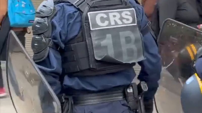 Paris'te Sorbonne Nouvelle'deki öğrenci blokajı polis müdahalesiyle kaldırıldı