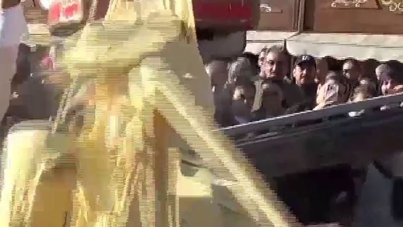 Trabzon'da 1 ton 680 kiloluk kuymak rekor denemesi için vinçle 10,5 metre uzatıldı
