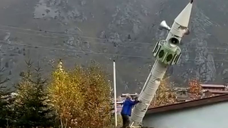 Rize İkizdere'de çığa karşı 7 metrelik varil minare yatırıldı