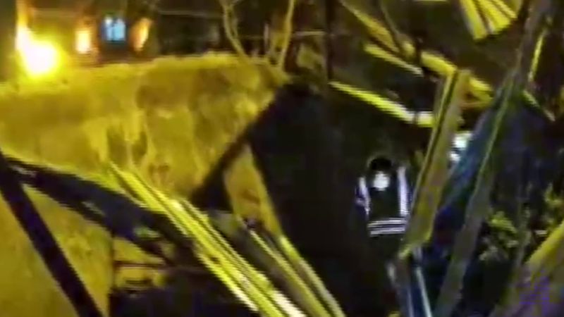 İstanbul Beyoğlu'nda 5 katlı metruk bina gece saatlerinde çöktü
