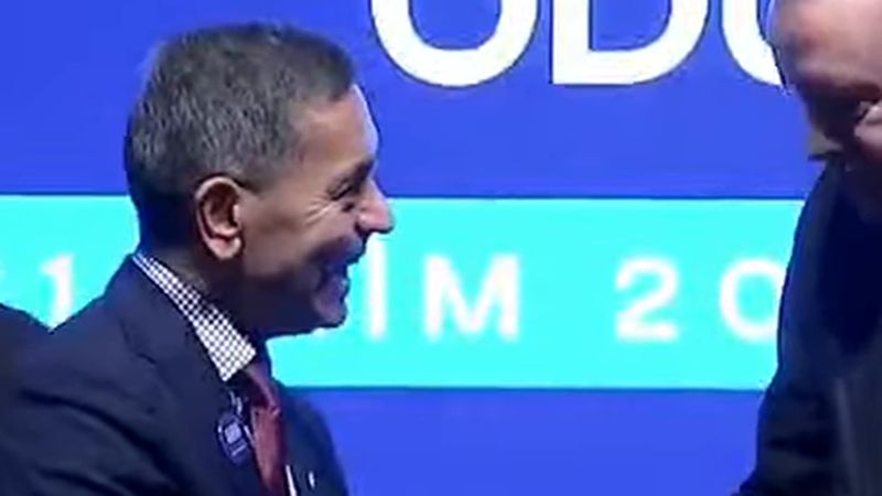 Uğur Şahin ve Özlem Türeci'ye İstanbul'da Aziz Sancar Bilim Ödülü