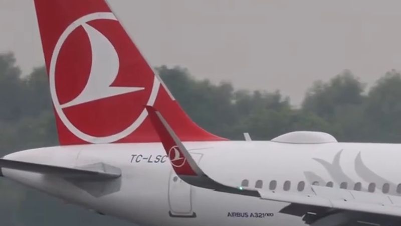 İstanbul uçağından Köln/Bonn'a inen yolcu, ödenmemiş 2.400 euroluk ceza yüzünden cezaevine götürüldü