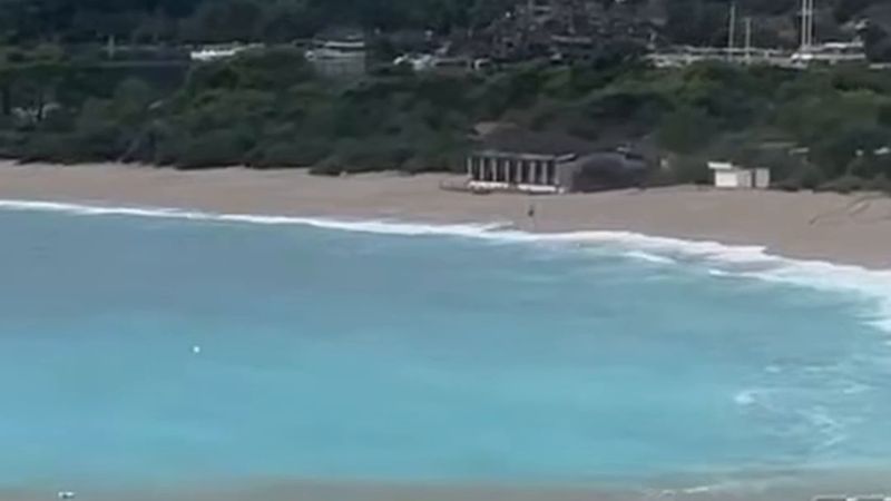 Fethiye'de sağanak: Ölüdeniz'in turkuaz suyu ikiye bölündü