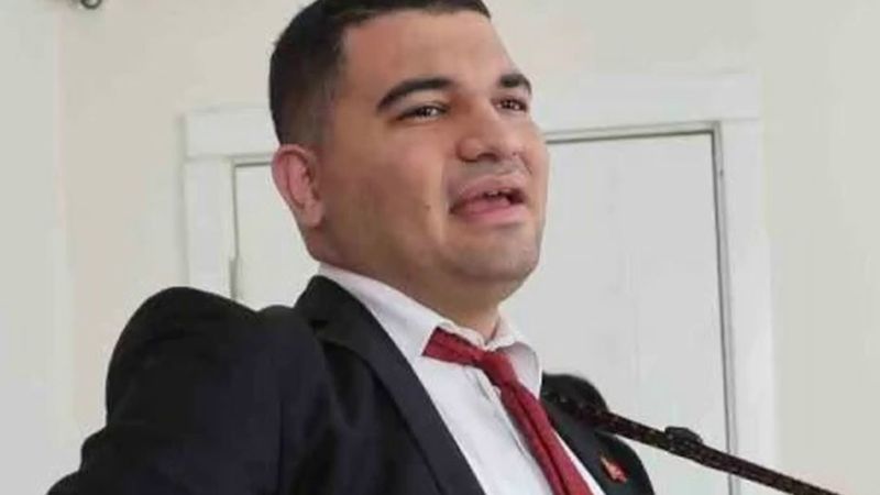 Okuma yazma öğrenemez denen otizmli Ertuğrul müzik öğretmeni oldu