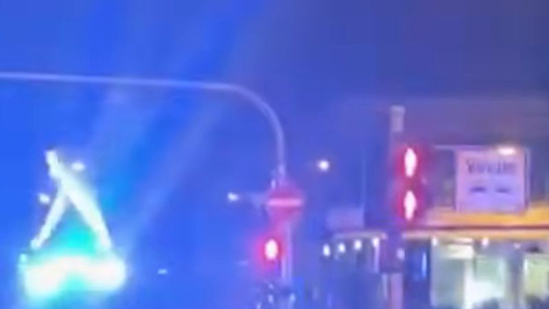 Frankfurt'ta Z kuşağı eylemi gece kaosa döndü: polise molotof, kırılan vitrinler, yağmalanan silah dükkânı