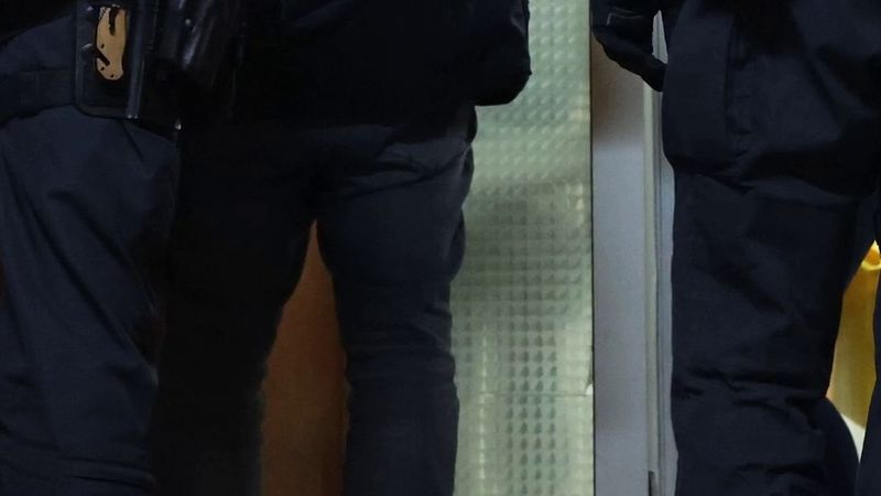 Halle'de metal hırsızı çetesine baskın: 12 daire arandı