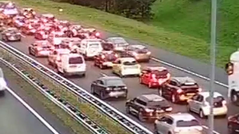 Hollanda'da bu akşam otoyollarda çok ağır trafik bekleniyor: sabah 475 km kuyruk