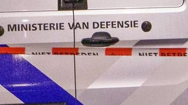 Amsterdam'da bir evin ön bahçesinde şüpheli patlayıcı paket bulundu