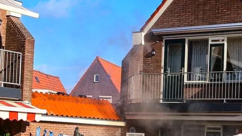 Volendam'da aynı mahallede üçüncü sayaç dolabı yangını: çevredeki üç ev boşaltıldı