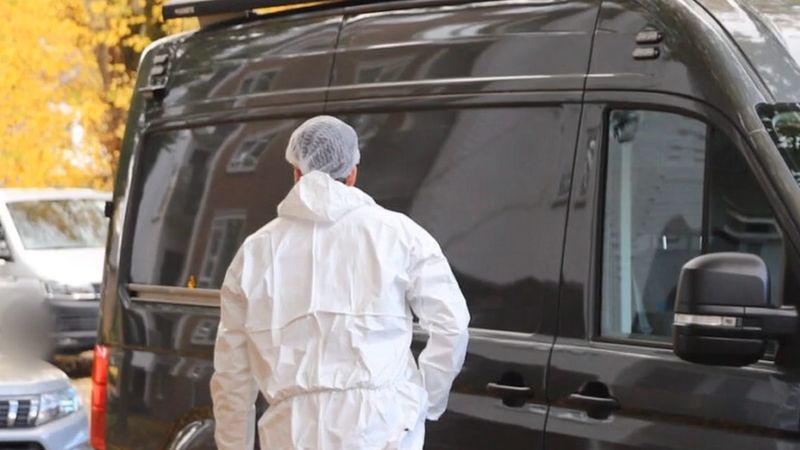 Hollanda'nın Apeldoorn kentinde bıçaklandığı düşünülen bir adam yaralandı, bir kadın gözaltına alındı