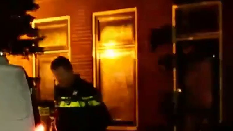 Kuzey Hollanda'da eve zorla giren üç adamla evdekiler boğuştu