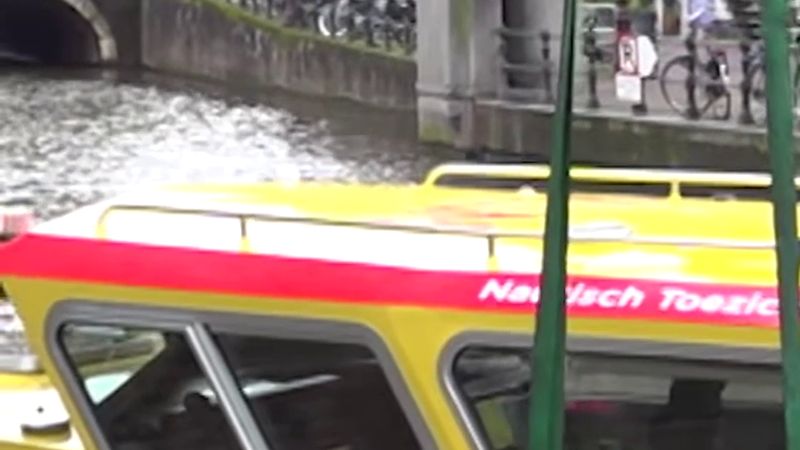Amsterdam'da 25 yaşındaki Lulu'nun mini aracı kanala itildi