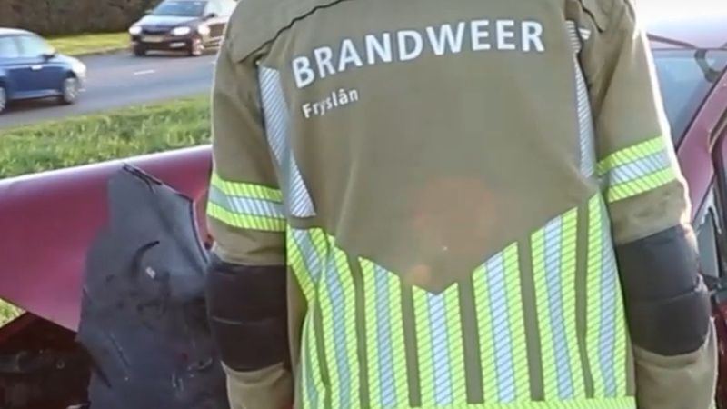 A7'de Heerenveen yakınında üç araç çarpıştı: 3 yaralı, otoyol kapandı