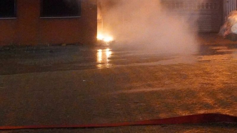 Rotterdam'da gıda toptancısı alev alev yandı: itfaiye binayı kaybedilmiş sayıyor, yaralanan yok
