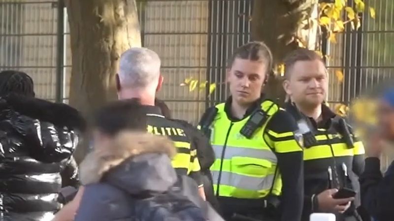 Deventer'deki De Marke okulunda iki kez toplu kavga: polis okula geldi, yüzlerce öğrenci eve gönderildi