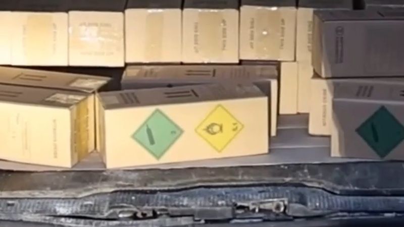 Doorwerth'te Marechaussee kontrolünde minibüsten 185 tüp gülme gazı çıktı