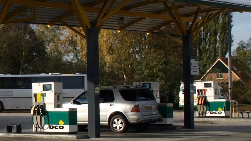 Voorst'ta kapanan benzinlik cumartesi litresi 1 avrodan satacak