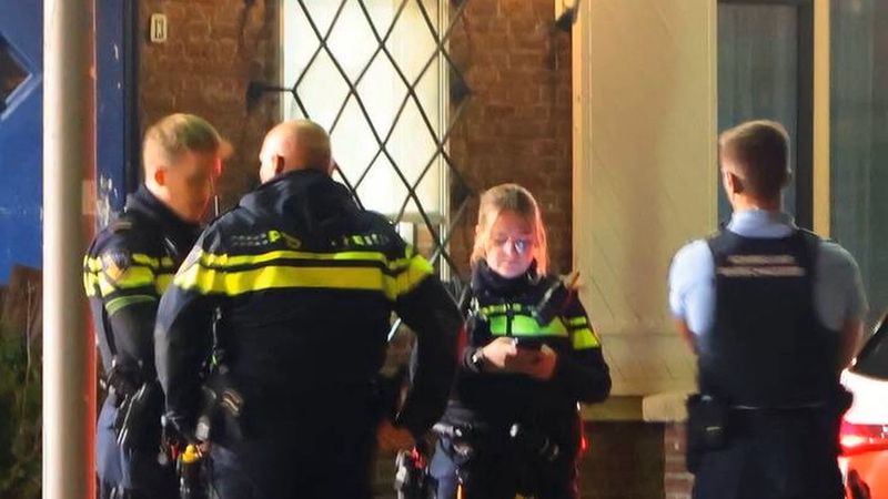 Hollanda'nın Baarn kentinde barınma merkezinde bıçaklama ihbarı, bölgeye çok sayıda polis