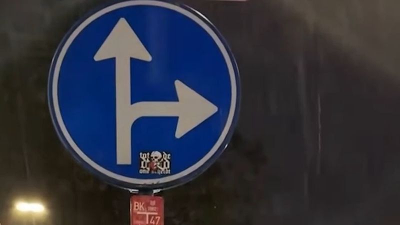 Rotterdam'da Coolsingel'den Meent'e sola dönene 130 euro ceza