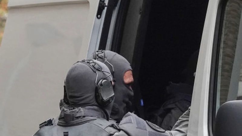 Zwijndrecht'te polisin özel müdahale birimi bir daireye baskın düzenledi