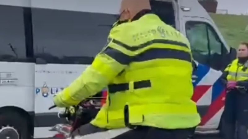 Venlo'da polis mopedleri test cihazına çıkardı: 4 ehliyetsiz, 9 araç trafikten men
