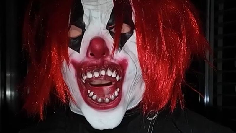 Jisp'te Cadılar Bayramı: bahçeleri katil palyaçolar ve zombiler sardı