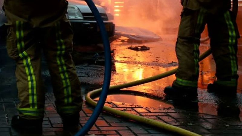 Zoetermeer'de oto hurdalığında çok büyük yangın: bölgeye NL-Alert gönderildi