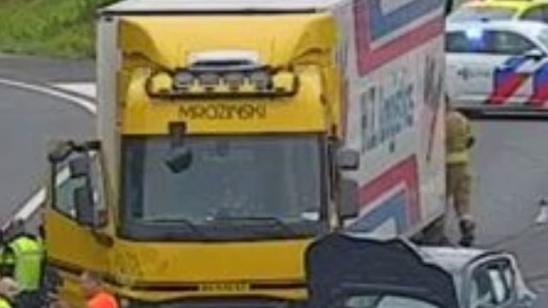 A20'de büyük kaza: tır ve üç otomobil çarpıştı, otoyol kapandı