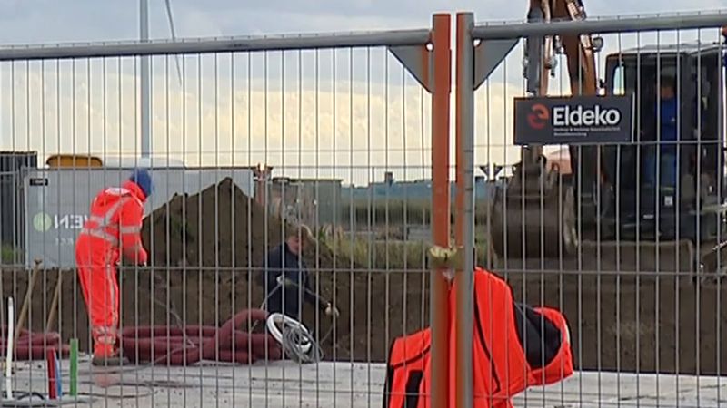 Colijnsplaat'ta gençler 12 evi proje şirketi olmadan kendileri yaptırıyor